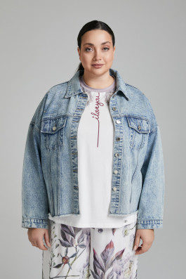 Джинсовая куртка со стразами и хольнитенами арт.4146