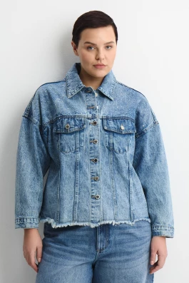Джинсовая куртка со стразами и хольнитенами арт.4146