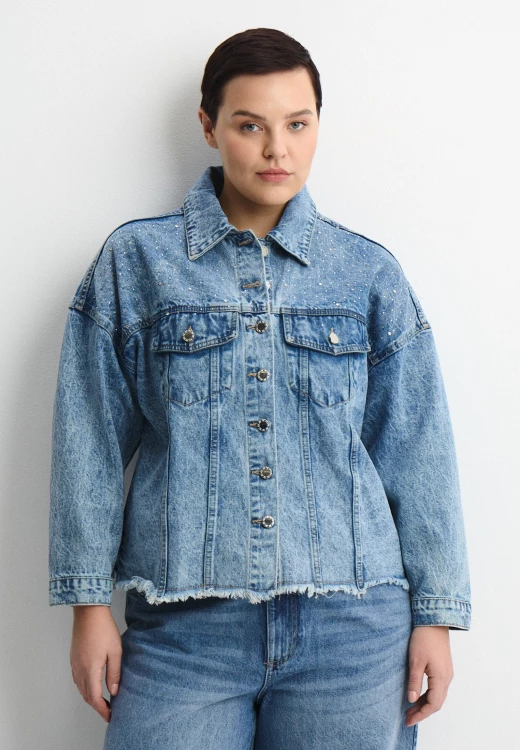 Джинсовая куртка со стразами и хольнитенами арт.4146
