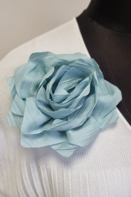 Голубая брошь из ткани арт.0002