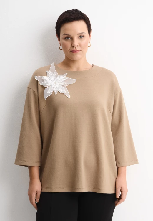 Блуза с цветком бежевая арт.4373